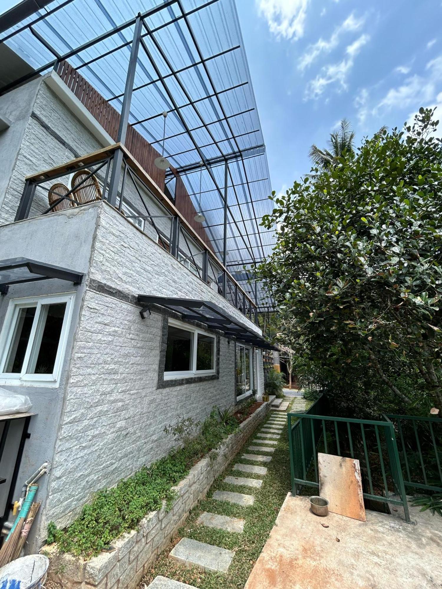 Kv By Halcyon Traveltech Apartment Anachal ภายนอก รูปภาพ
