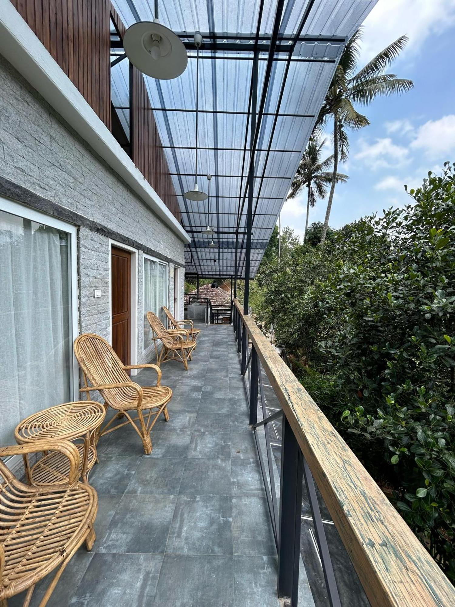 Kv By Halcyon Traveltech Apartment Anachal ภายนอก รูปภาพ