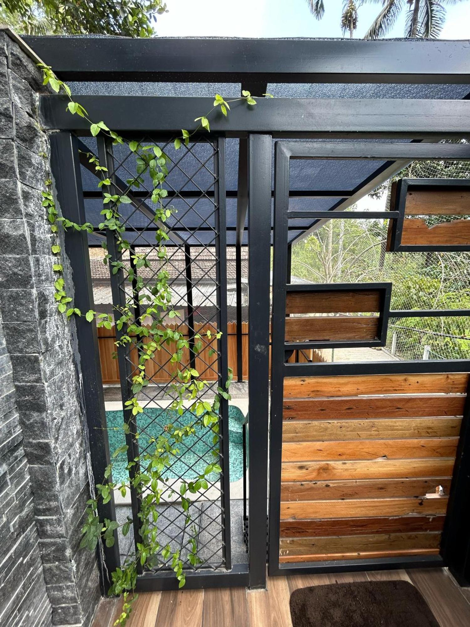 Kv By Halcyon Traveltech Apartment Anachal ภายนอก รูปภาพ
