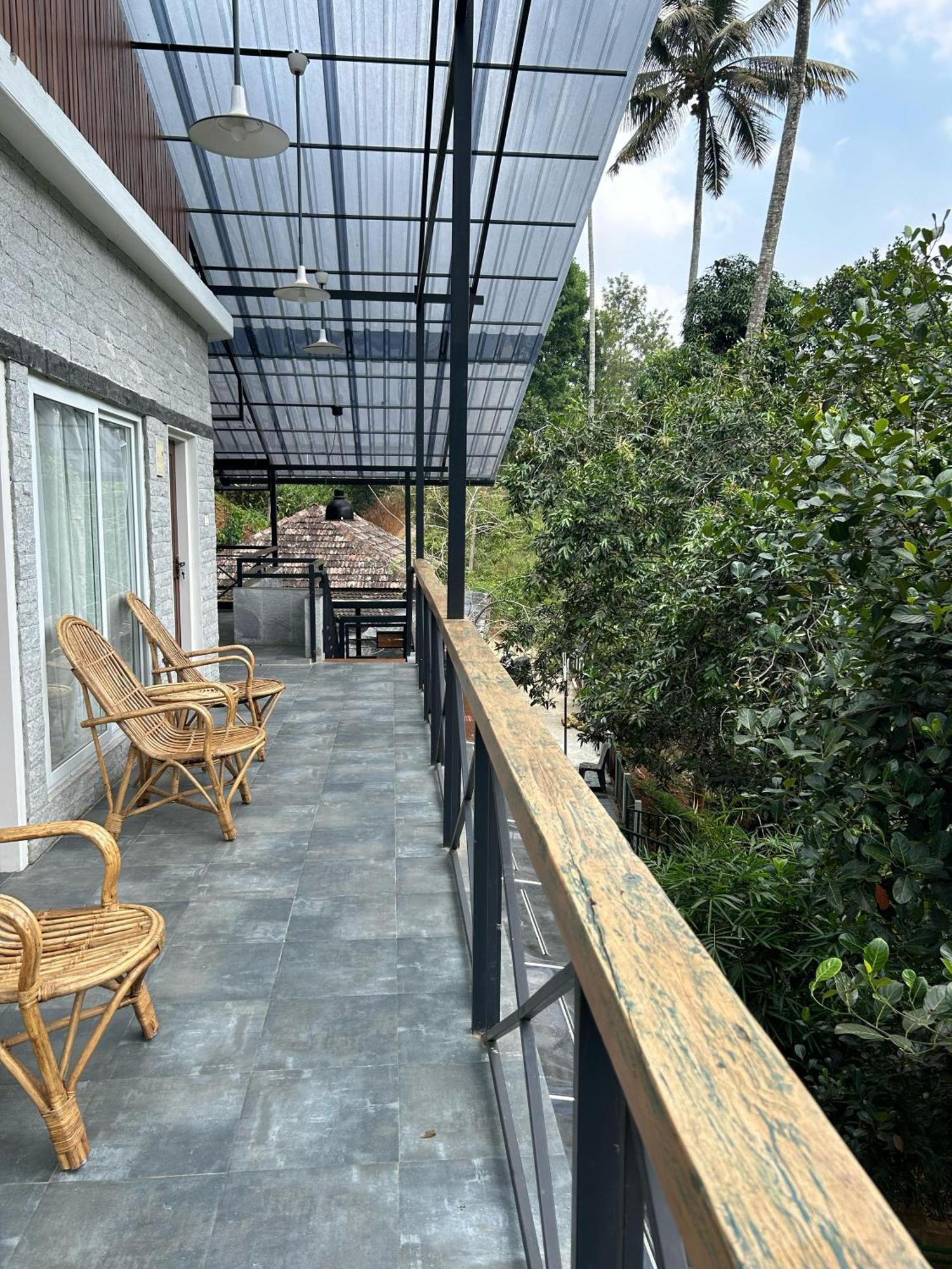 Kv By Halcyon Traveltech Apartment Anachal ภายนอก รูปภาพ