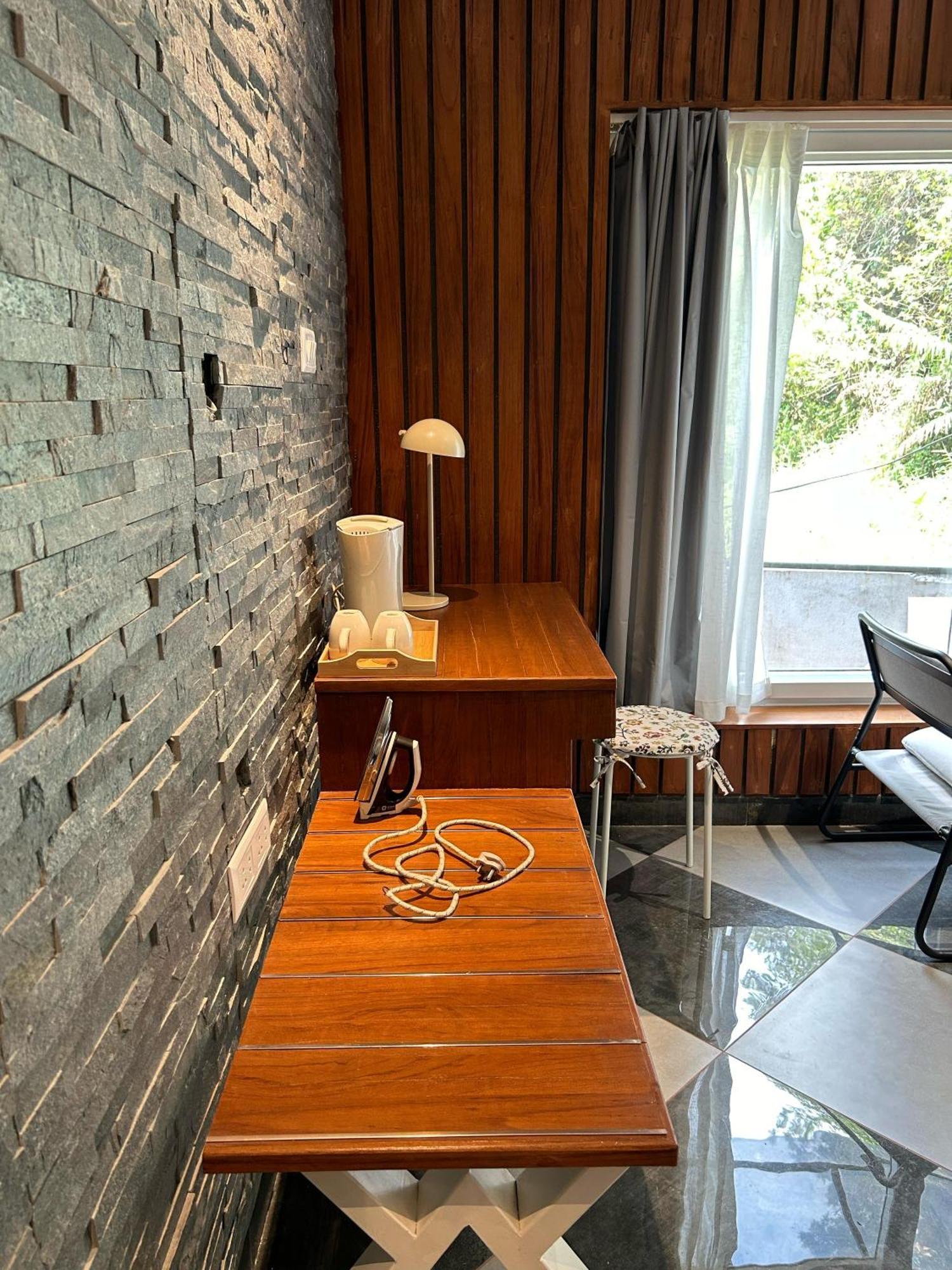 Kv By Halcyon Traveltech Apartment Anachal ภายนอก รูปภาพ